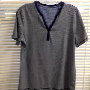 Coral Bay blue and white striped V-neck T-shirt. Excellent condition! Sz M